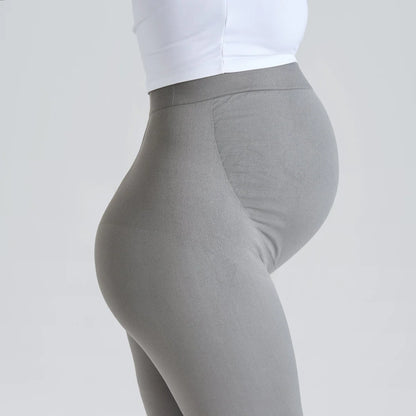 gris fonce | Ne glisse pas | La ceinture extra-haute et douce épouse ton ventre sans comprimer, et sans glisser vers le bas. Au travail, en balade ou sur le canapé : ton legging reste toujours exactement à sa place.
