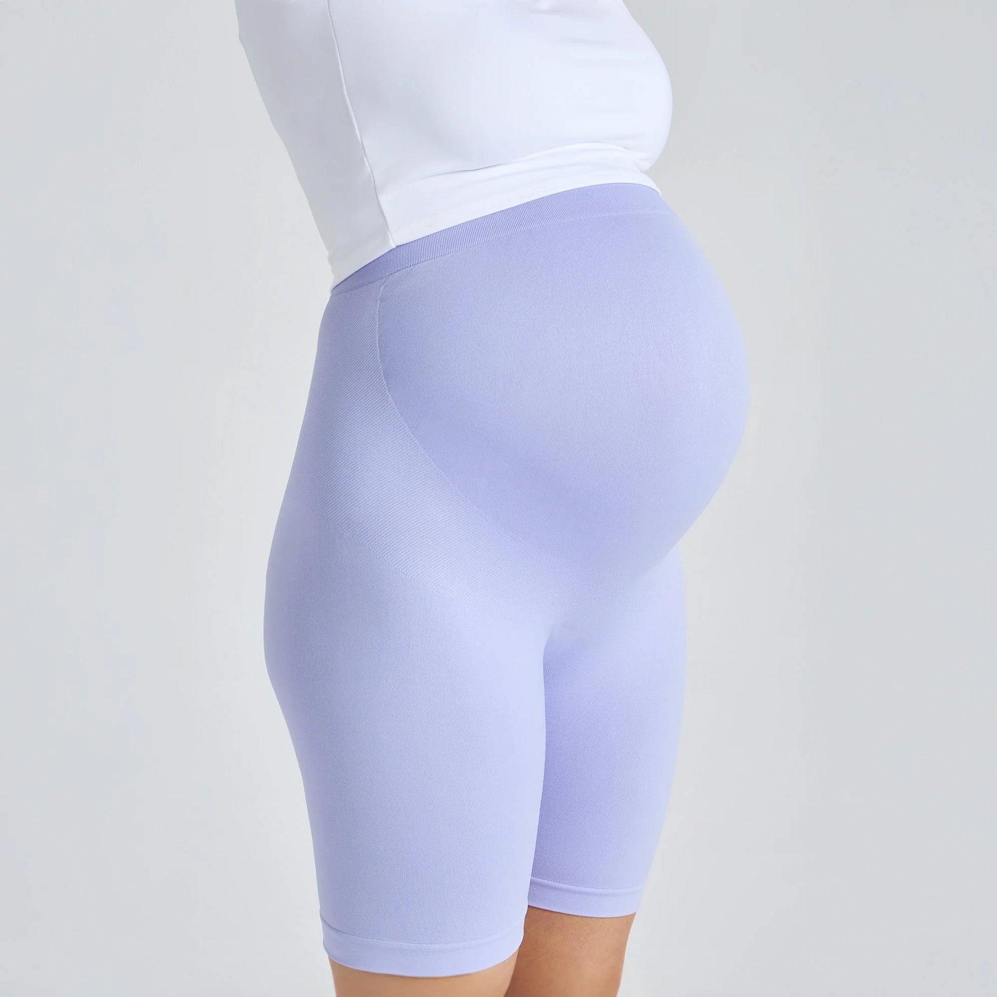 Lavande | Ne glisse pas | La ceinture extra-haute et douce épouse ton ventre sans comprimer, et sans glisser vers le bas. Au travail, en balade ou sur le canapé : ton legging reste toujours exactement à sa place.