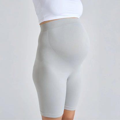 Gris clair | Ne glisse pas | La ceinture extra-haute et douce épouse ton ventre sans comprimer, et sans glisser vers le bas. Au travail, en balade ou sur le canapé : ton legging reste toujours exactement à sa place.