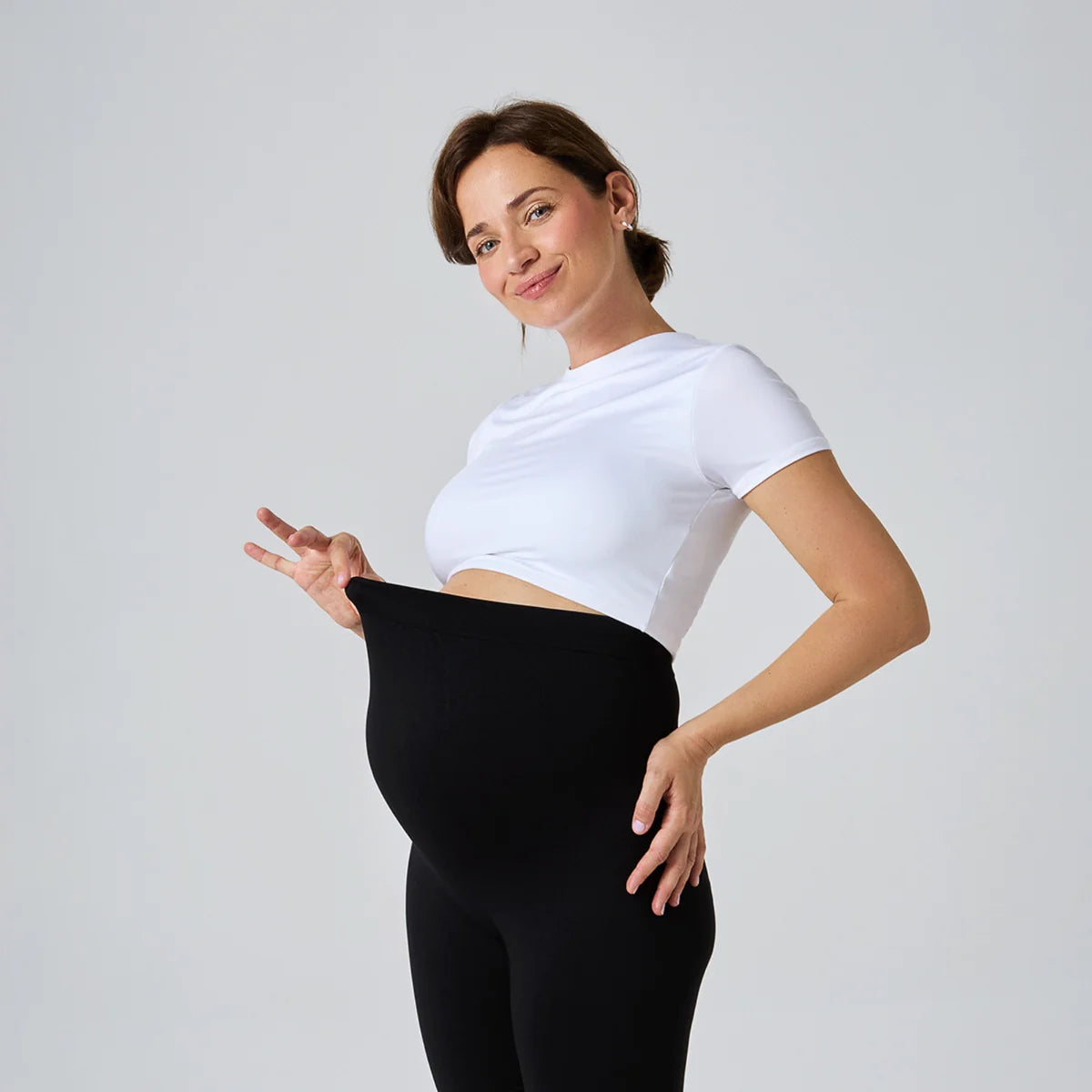 noir | Ne glisse pas | La ceinture extra-haute et douce épouse ton ventre sans comprimer, et sans glisser vers le bas. Au travail, en balade ou sur le canapé : ton legging reste toujours exactement à sa place.
