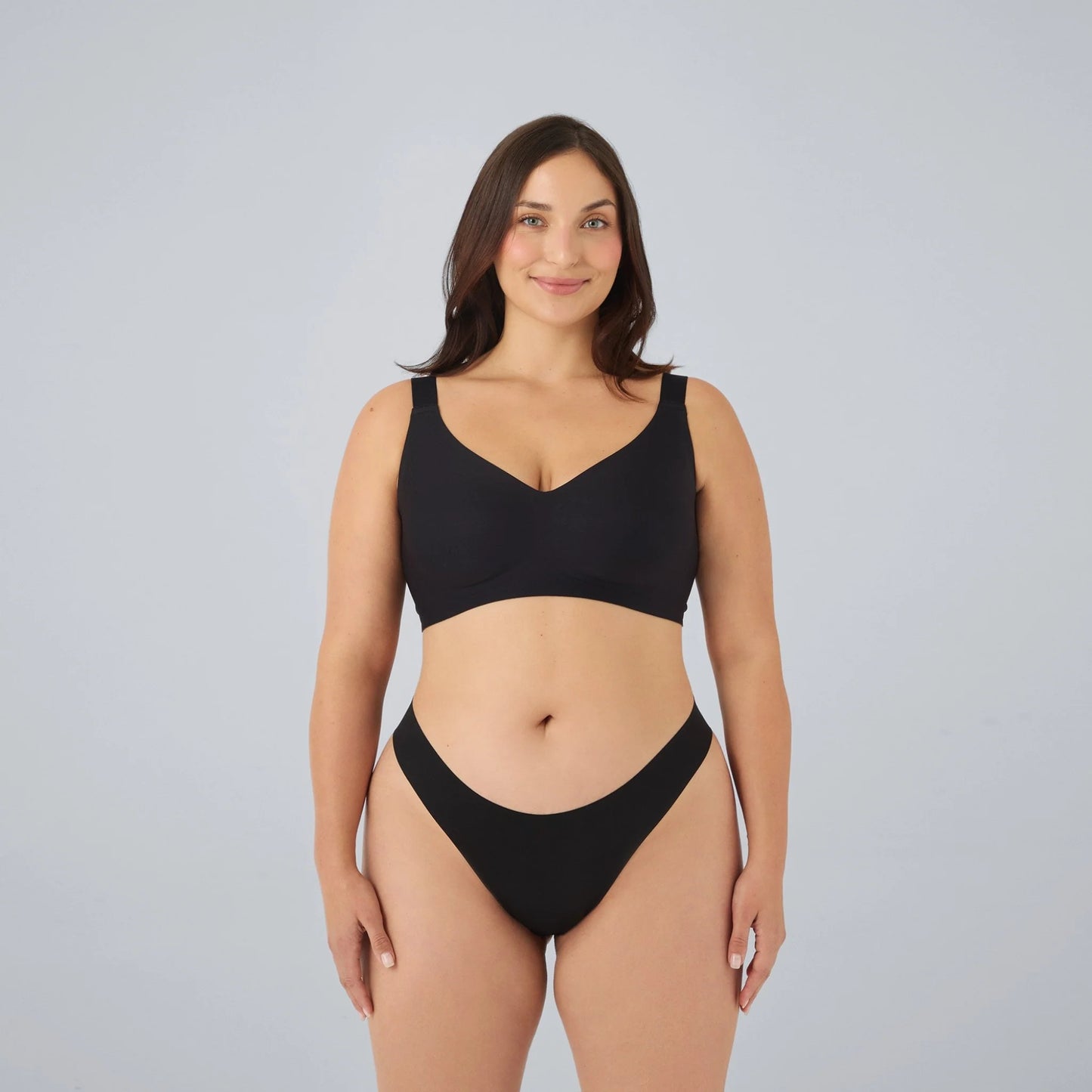 Noir | Le pack Confort Plus idéal pour les grandes tailles  | Soutien-gorge Confort Plus et tanga en lot : la combinaison idéale, avec 20 € d’économie par rapport à un achat séparé.