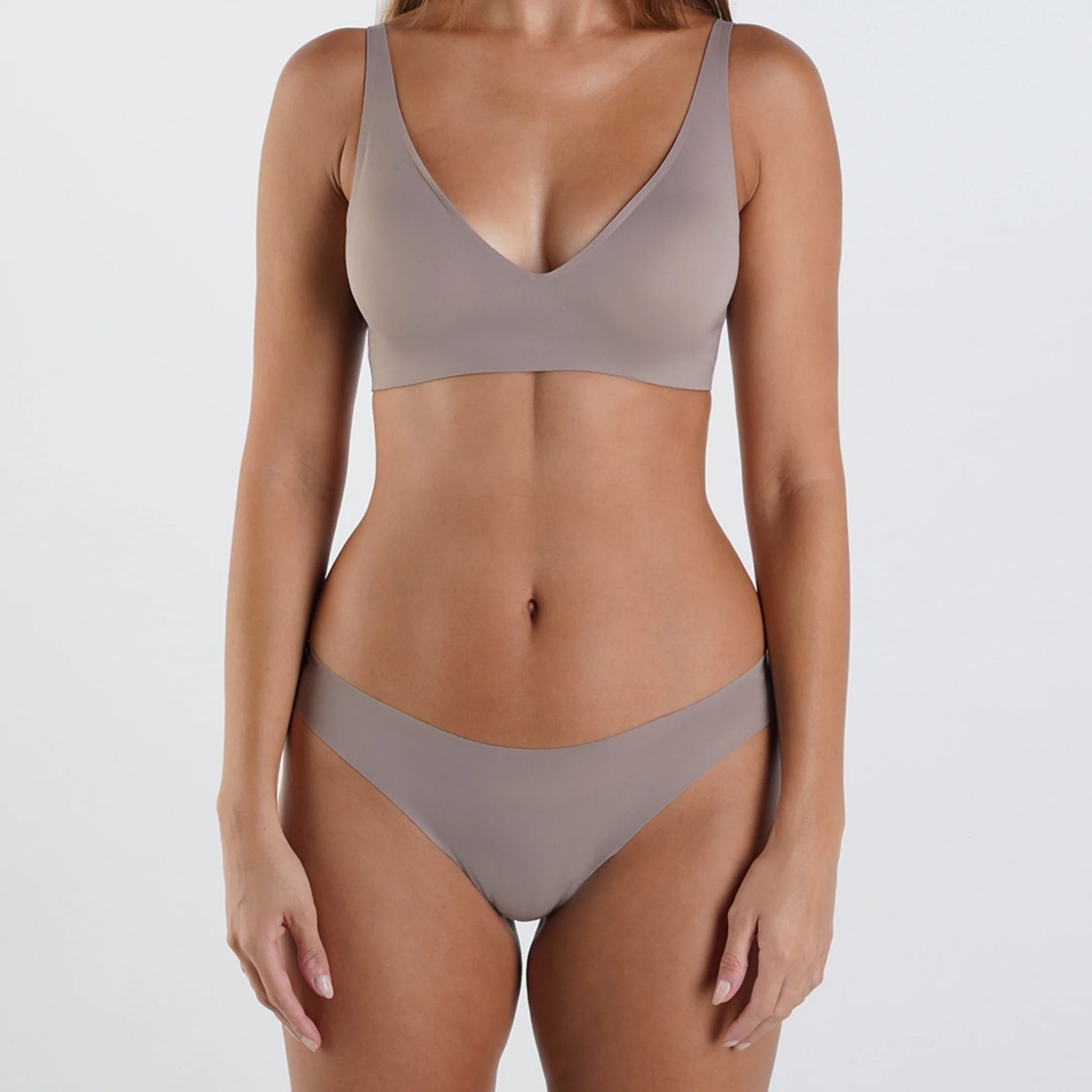 Violet| Design sans coutures| Le tanga confort sans coutures épouse parfaitement les formes de votre corps, sans gratter ni pincer.